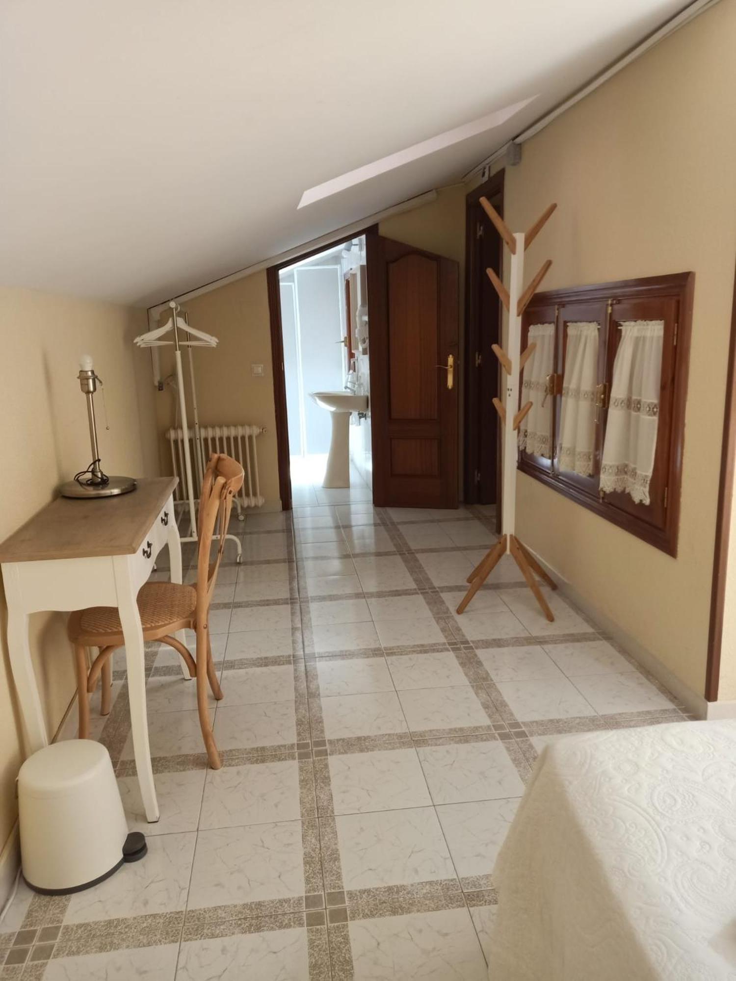 Casa De Huespedes Vecinodecerbantes Hotell Alcalá de Henares Eksteriør bilde