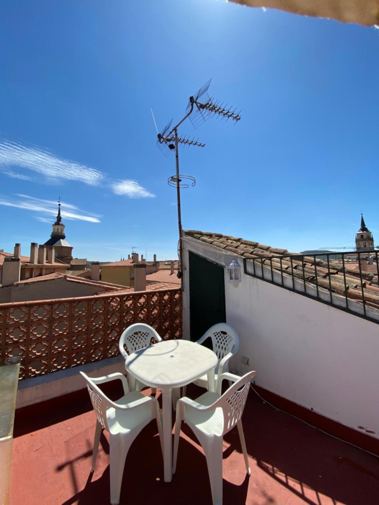 Casa De Huespedes Vecinodecerbantes Hotell Alcalá de Henares Eksteriør bilde