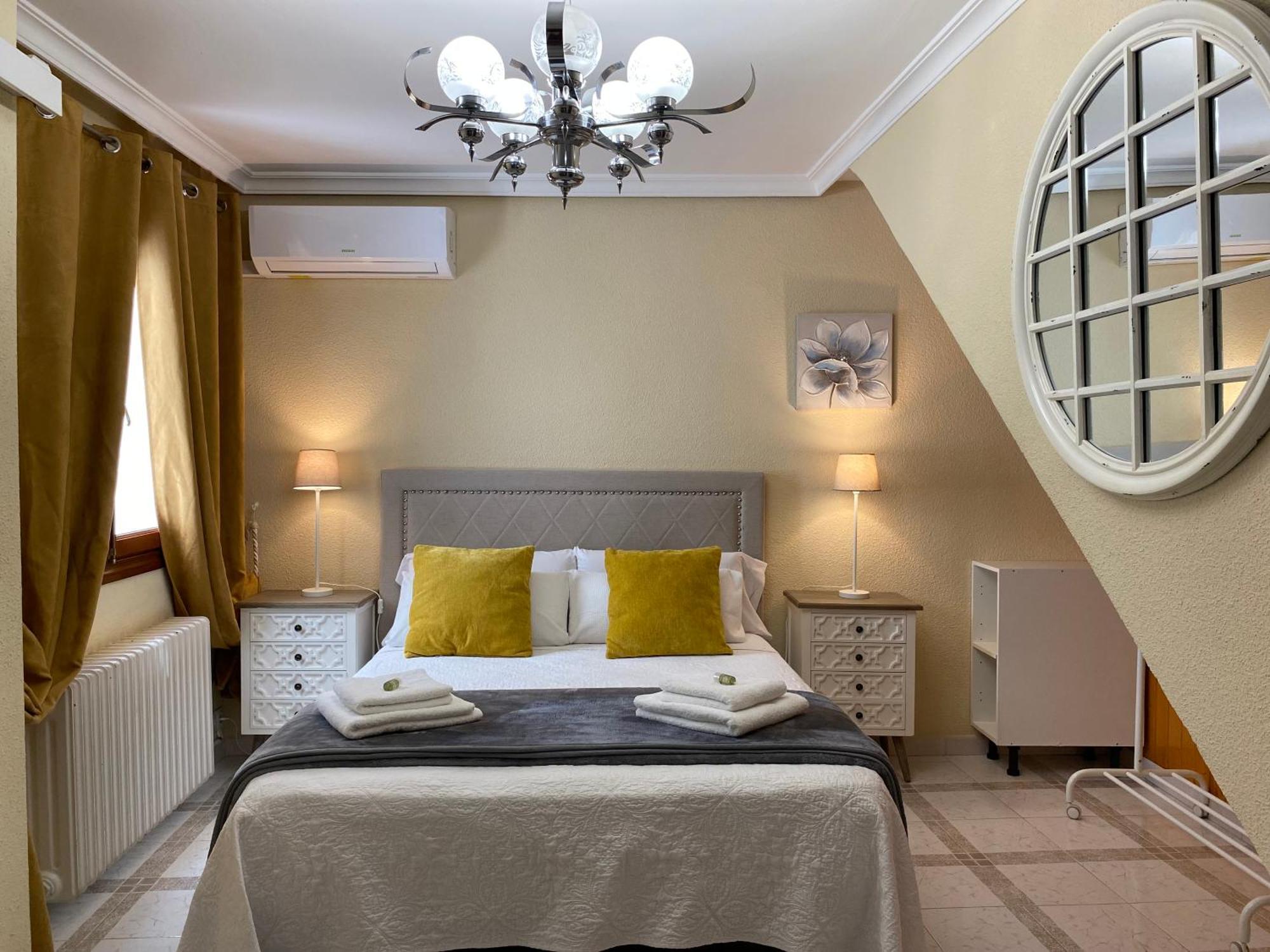 Casa De Huespedes Vecinodecerbantes Hotell Alcalá de Henares Eksteriør bilde