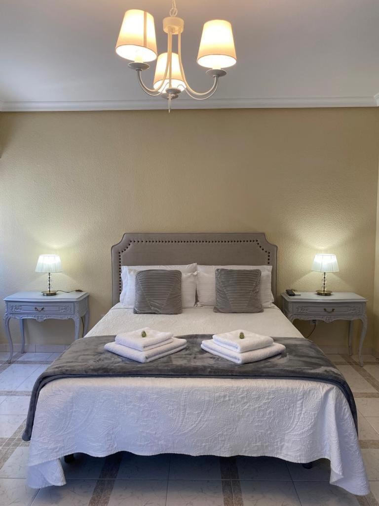 Casa De Huespedes Vecinodecerbantes Hotell Alcalá de Henares Eksteriør bilde
