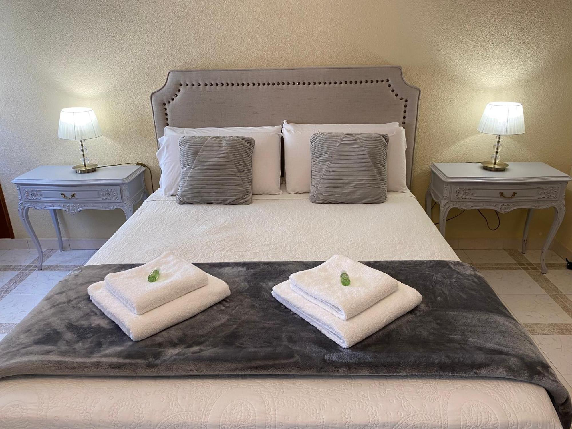 Casa De Huespedes Vecinodecerbantes Hotell Alcalá de Henares Eksteriør bilde