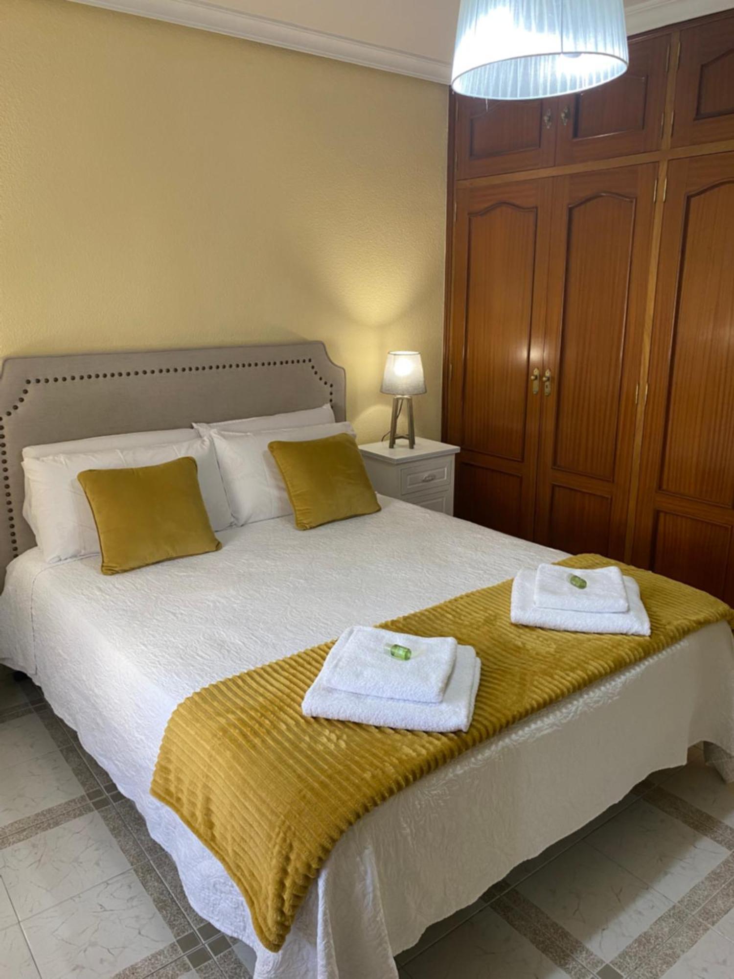 Casa De Huespedes Vecinodecerbantes Hotell Alcalá de Henares Eksteriør bilde